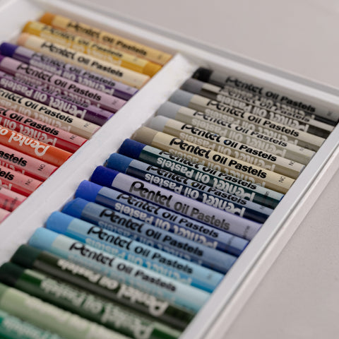 Pasteles al óleo Pentel: una herramienta versátil para artistas y amantes del color. Con una textura suave y cremosa, los pasteles al óleo Pentel son ideales para técnicas como mezclado, difuminado y superposición. Su fórmula ofrece colores intensos y de alta calidad, perfectos para proyectos creativos en papel, cartulina o lienzo. Descubre la libertad artística que ofrecen estos pasteles, diseñados para resultados vibrantes y duraderos.